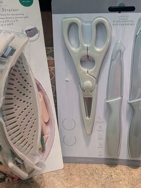 Everyday Kitchen Strainer & Knife Set